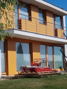 Rodinný dom s odvetranou fasádou Fundermax - Strechy a strešné krytiny, fasády, odkvapový systém | LAMINA Prešov