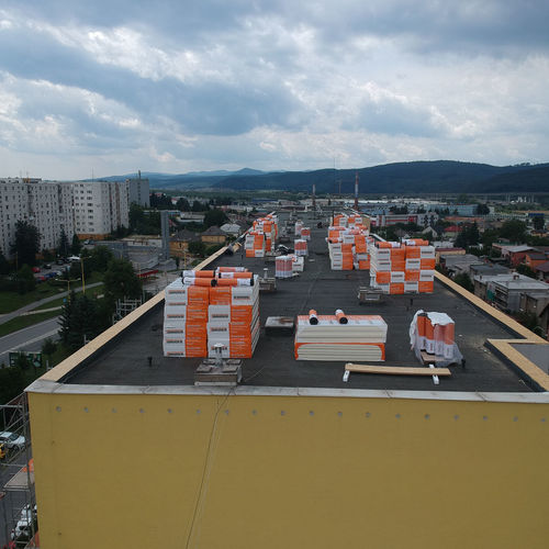 Bytový dom Prešov - tepelnoizolačný materiál Bauder PIR od LAMINY PREŠOV na streche bytovky