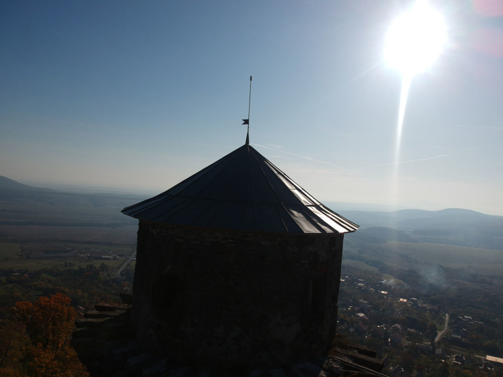 Hradná veža Slanec - historická strecha z titánzinkového plechu od LAMINY PREŠOV