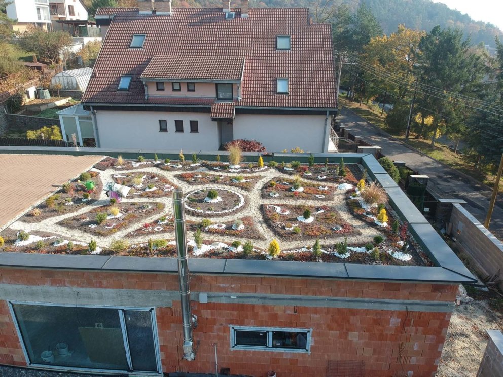 Rodinný dom Humenné - Zelená strecha - materiál Bauder LAMINA PREŠOV