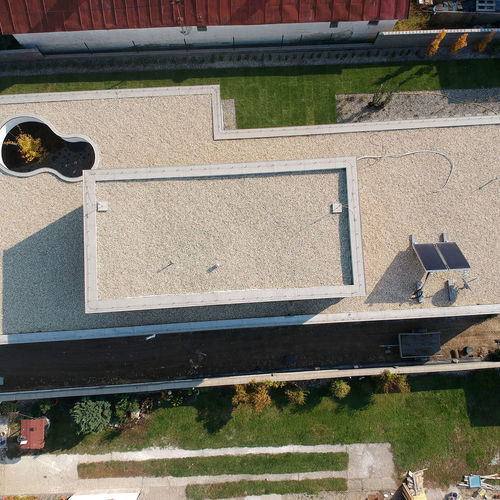Rodinný dom, Michalovce, moderná plochá strecha s otvorom, dodaná PVC strešná fólia Bauder Thermofol LAMINA PREŠOV