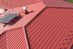 Oblé hrebenáče a nárožia strechy na škridloplechu